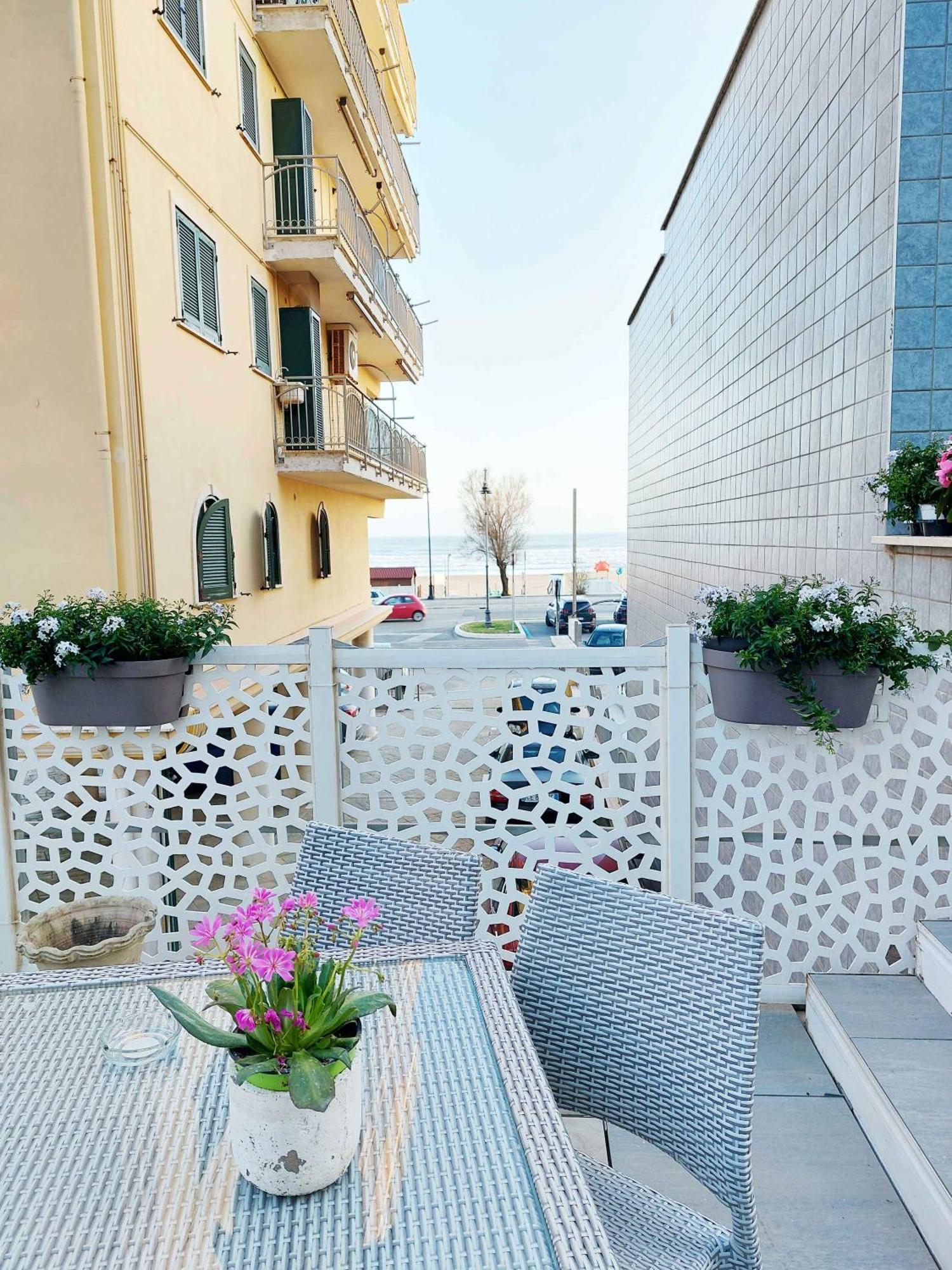 Sweet Home & Wellness Luxury Apartment Nettuno Exterior photo